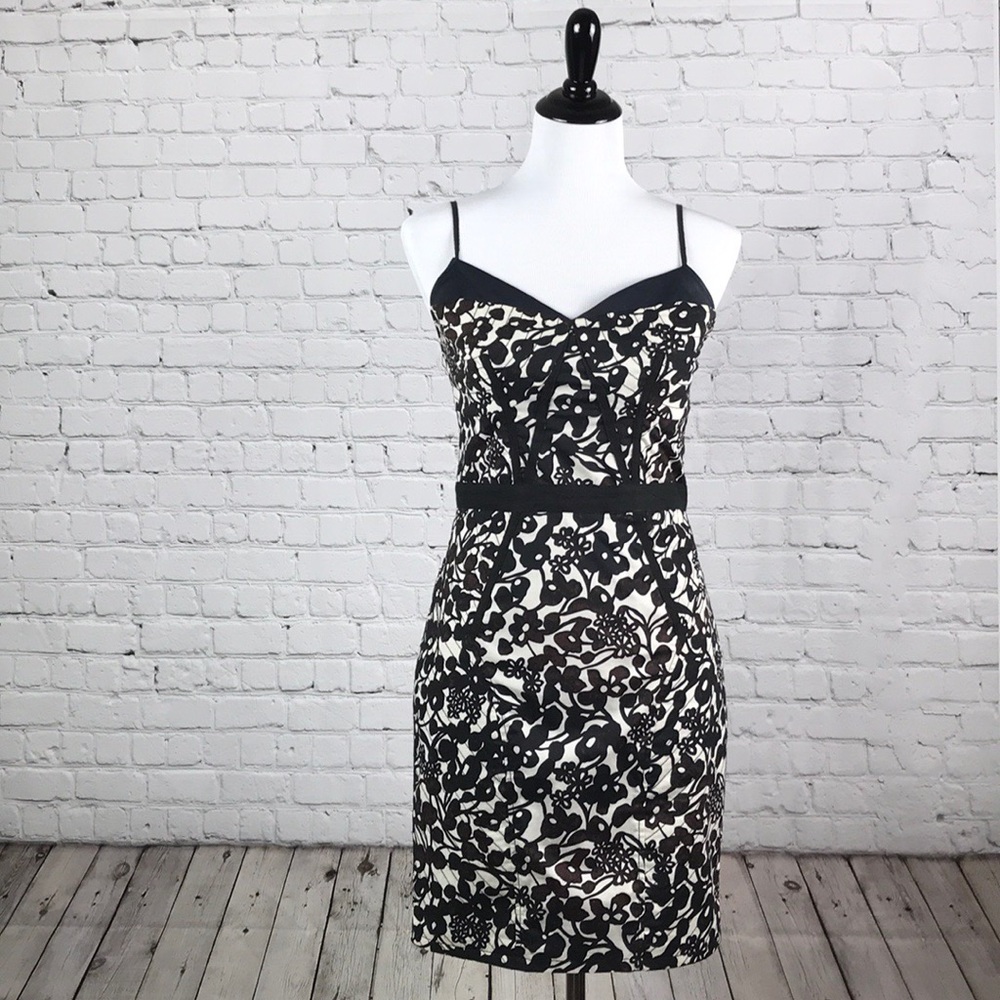 Sz 6 white and black mini dress-exposed zipper